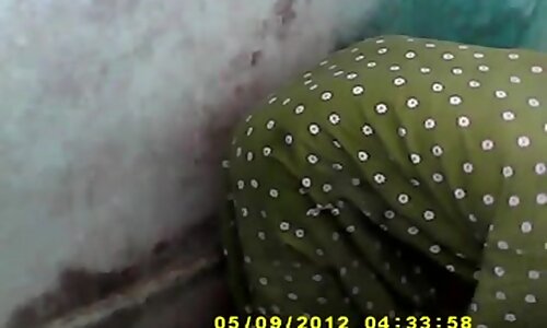 Smart Southindian Aunty's BIGBOOBS expose while bathing
