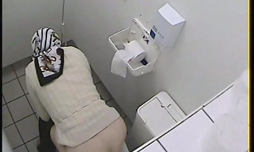 Granny got her ass on toilet video while pissing