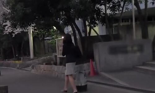 shows hardcore fucking in a massage parlour