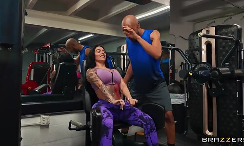 The Official Egypt, Dwayne Foxxx - A Not So Sneaky Public Gym