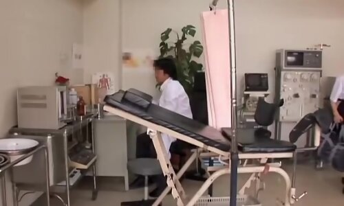 Kinki gyno doctor puts a dildo in Sarumi's virgin globes
