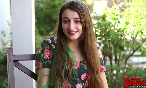 Willow Hayes College Coed Cutie