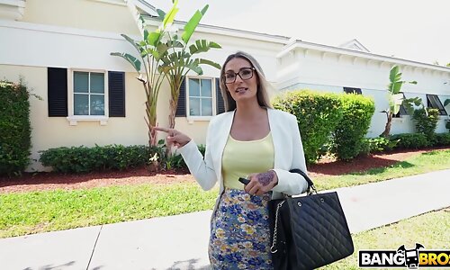 Synnful Hot Milf With Bbc On The Go - Mandy Rhea